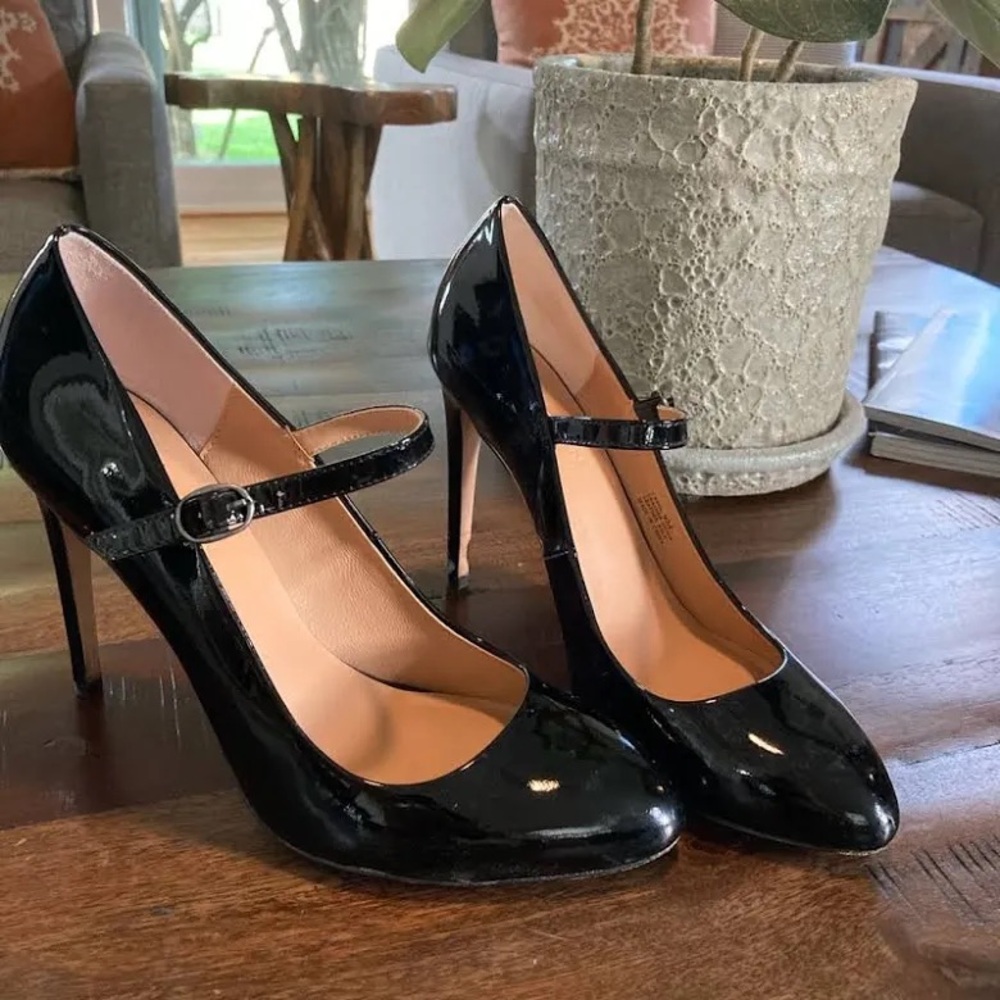 Halston Heritage Mary Jane pumps in black